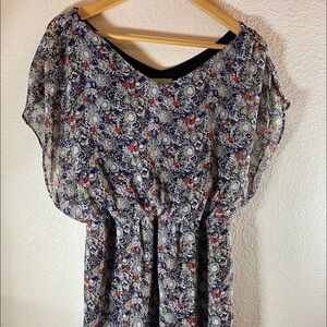 Lush Floral Flowy Dress White and black Size: L